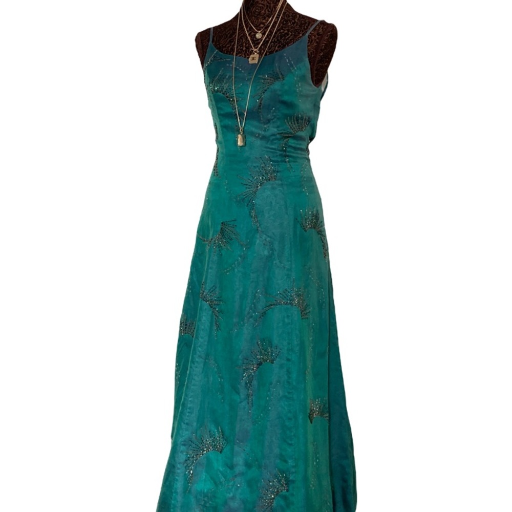 💚 Gorgeous beaded Green maxi dress with soft nice lining 💚